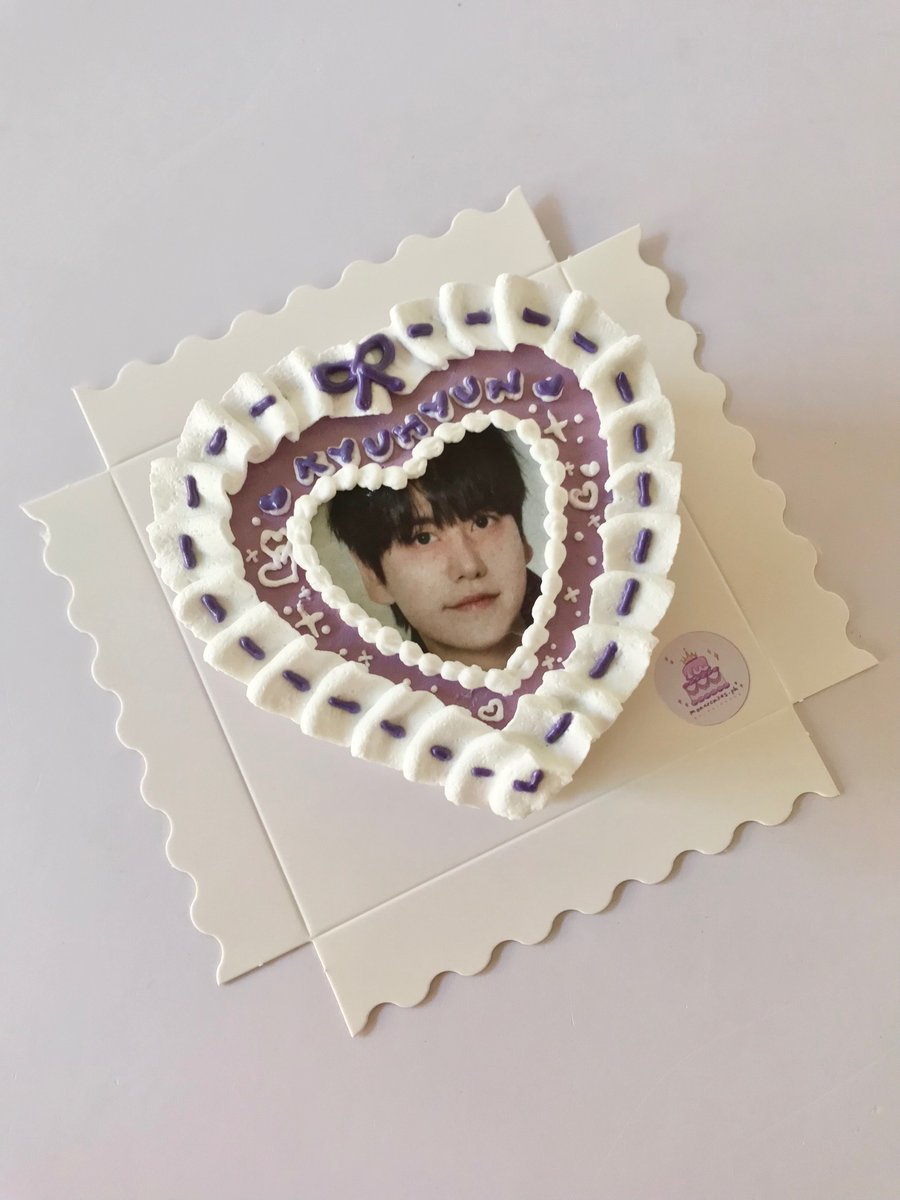 beloved bias cake in baby size 💜 we might do this design more often 🤭

💛 March Slots NOW OPEN! 
⏳2-3 Days Lead Time to Order
🚚 Delivery via Lalamove or Grab Booking

Find us on map
📍𝒎𝒐𝒏𝒂𝒓𝒄𝒂𝒌𝒆𝒔.𝒑𝒉
Citihomes Subd., Molino IV, Bacoor, Cavite