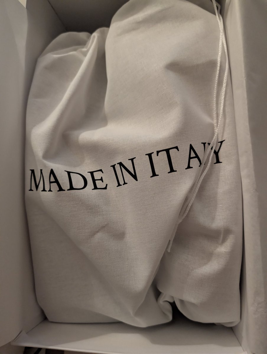 Look what I received today. 
My Solana Deads Italian made leather shoes.
Complete with the PFP on the tongue.