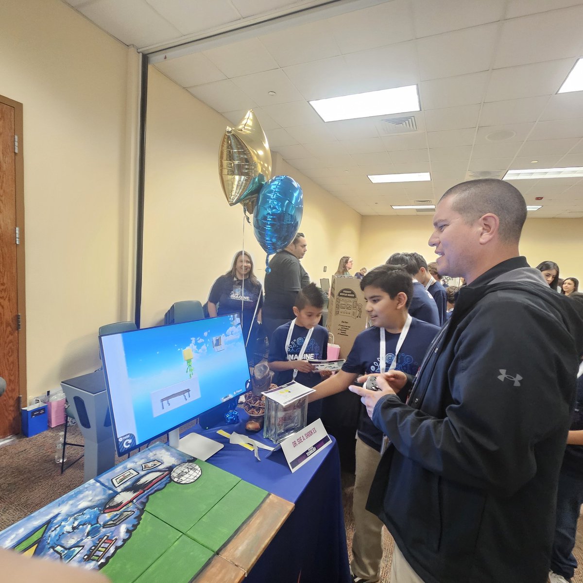 Principal Chavira, Dr. Sue A. Shook Elem. tweet media