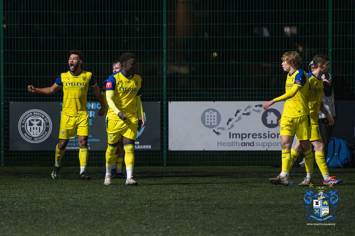 Philhill1961's tweet image. 🔴⚪️ @lowerbreck 0-3 @buryfcofficial 🟡🔵
Another brilliant display from the lads tonight…AND STILL!!! Top of the league…GET IN!!!UTS!!!
#buryfc #shakers #nonleague #northernpremierleague @officialnorthernprem