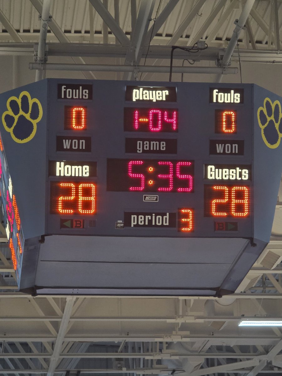 Lancers &amp; Redbirds tied up at half.
28 - 28

Colman leading Lancers with 9.

Jones leading Redbirds with 8.

<a href="/jburs2/">Josh Burish</a>
