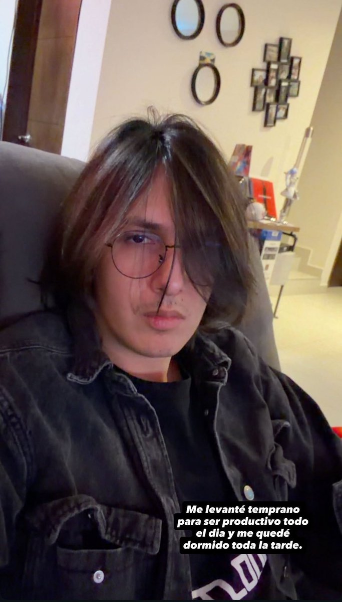 📲|MISSA ON INSTAGRAM STORY 

“I woke up early to be productive, and I slept through the afternoon” 

Okay but what does his hair looks that good?