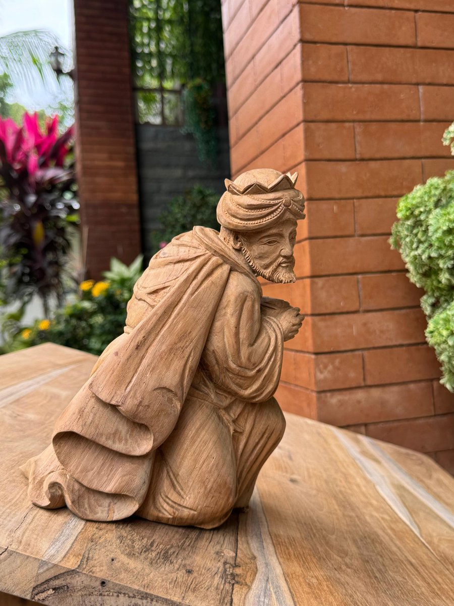 JherryM88's tweet photo. Nativity Set: The Wise Men (Kings) with Myrrh, Gold and Frankincense; and a Camel #Nativity #Jepara #WoodenFigurines #WoodenArt https://t.co/ckwBHS3JvY