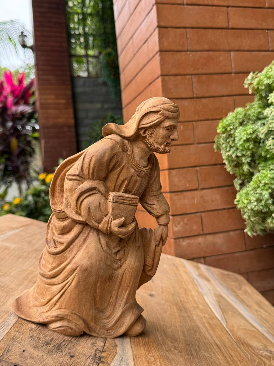 JherryM88's tweet photo. Nativity Set: The Wise Men (Kings) with Myrrh, Gold and Frankincense; and a Camel #Nativity #Jepara #WoodenFigurines #WoodenArt https://t.co/ckwBHS3JvY