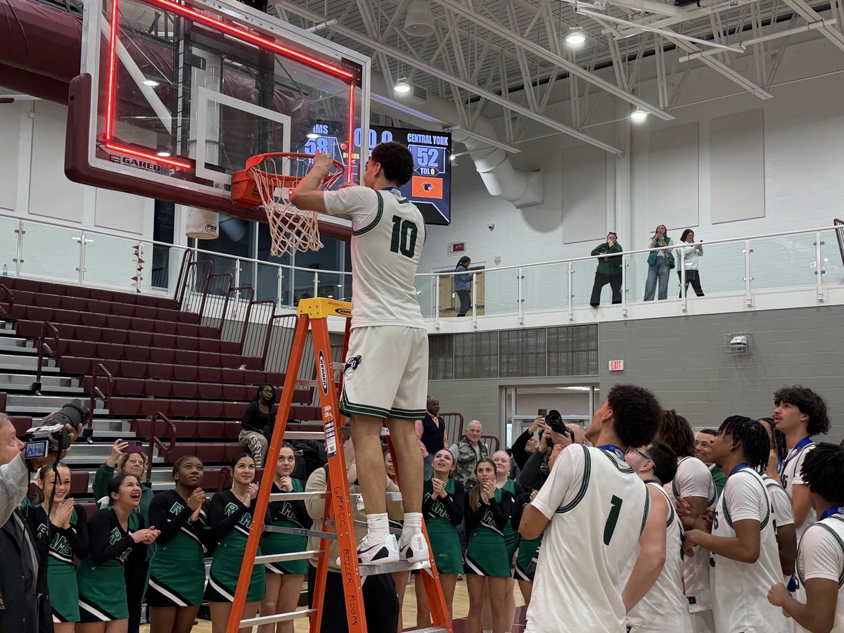 dan_sostek's tweet photo. CD cuts down the nets https://t.co/k786BF3d92