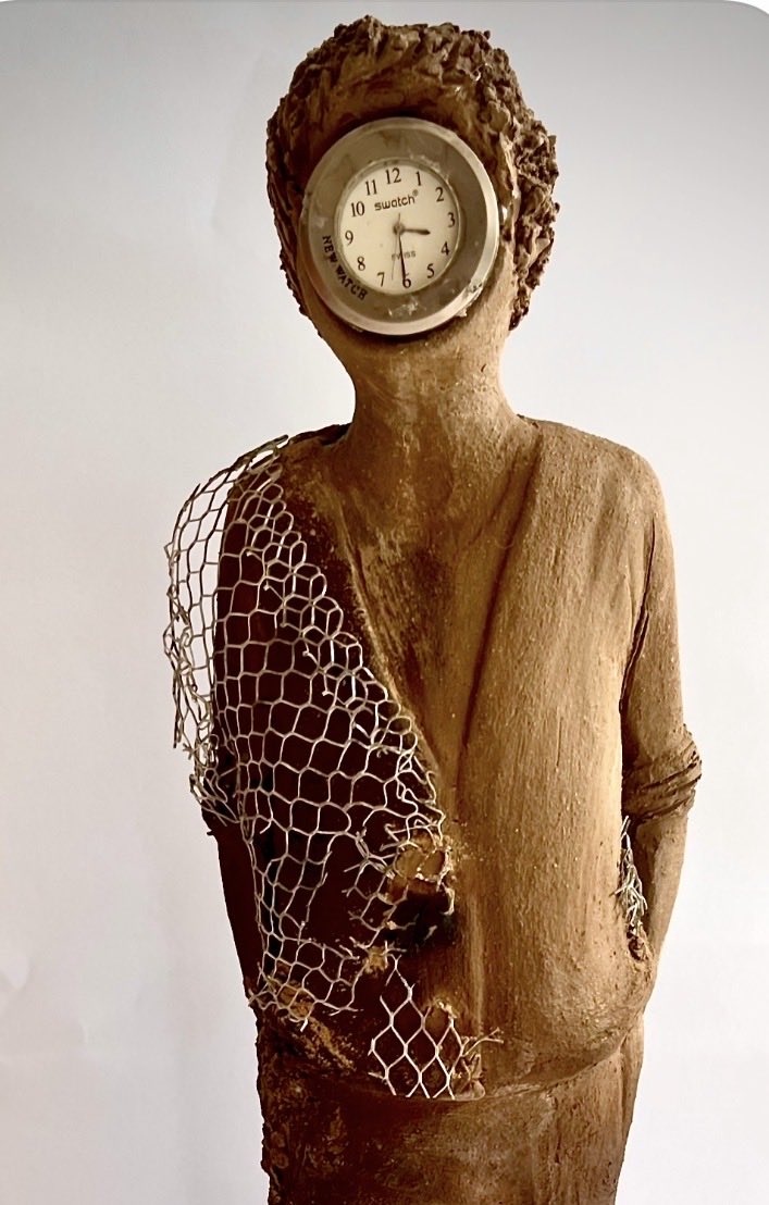 IsabelaSaramago's tweet photo. Kyo: a fusão entre o humano e a tecnologia. Escultura em terracota, minha autoria e imagens finais geradas por IA. #art #artmoots #DesignARobotMaster #DesignInspiration https://t.co/hiw6b2OR7B