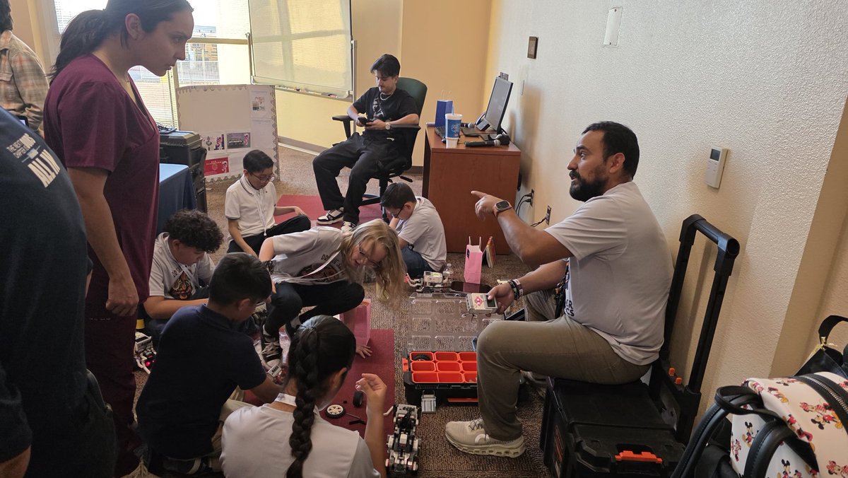 Principal Chavira, Dr. Sue A. Shook Elem. tweet media