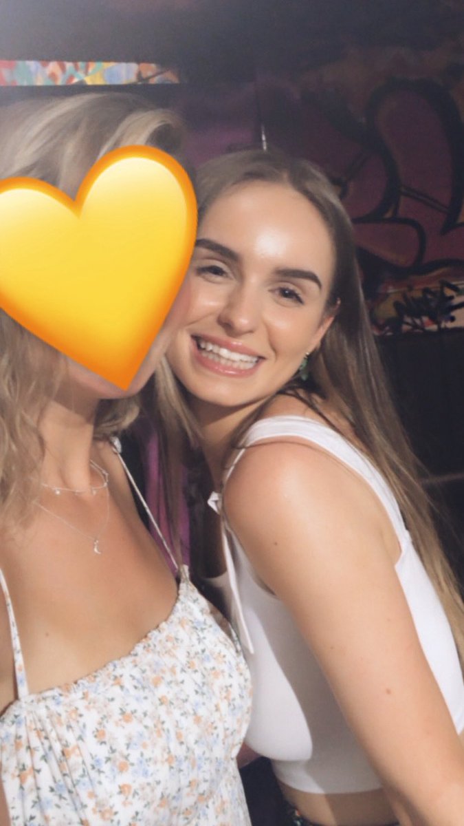 anxioustwinkz's tweet image. one thing ab my friends is they always gon’ have me CHEESIN’ BIG AF W MY BIG AHH CHEEKS 😁 i’m lmao at this grin 😁🧀😁🧀  i swear i wasn’t drunk, just drunk on #LOVE #FOR #MY #FRIENDS &amp;lt;3