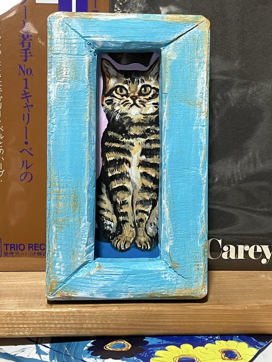 手作り額。引越しの多い季節労働者の家族の数少ない大切な家財道具風