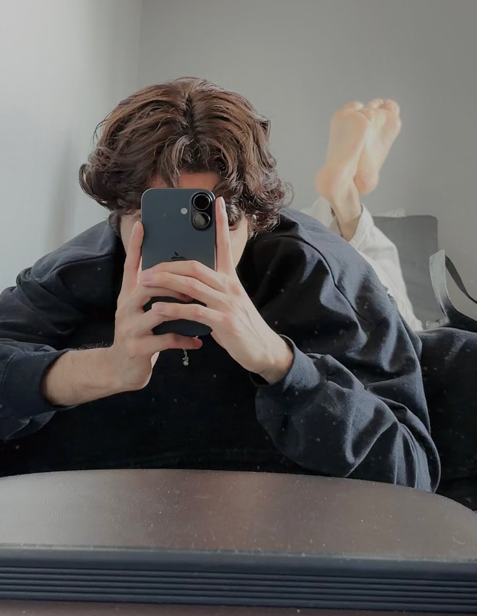 ticklemesoft19's tweet photo. Master or slave? 👣 https://t.co/9Av6PZJn5X