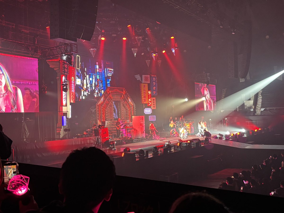 hachimango's tweet photo. 1か月前に急遽決まった初ちゃんみなライブきた
歌声すごいしエロいしで最高だった
あとMCはおもろくて助かった笑 https://t.co/jo1vNoy9hA