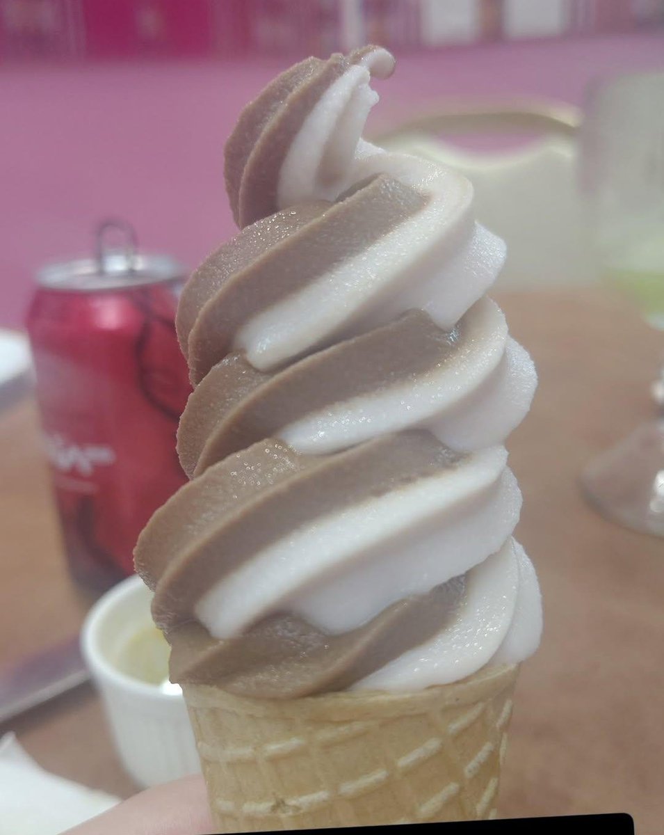 Me crafteé mi propio helado en una máquina y me quedó perfecto

Estoy lista para trabajar en Mcdonald's 😮‍💨