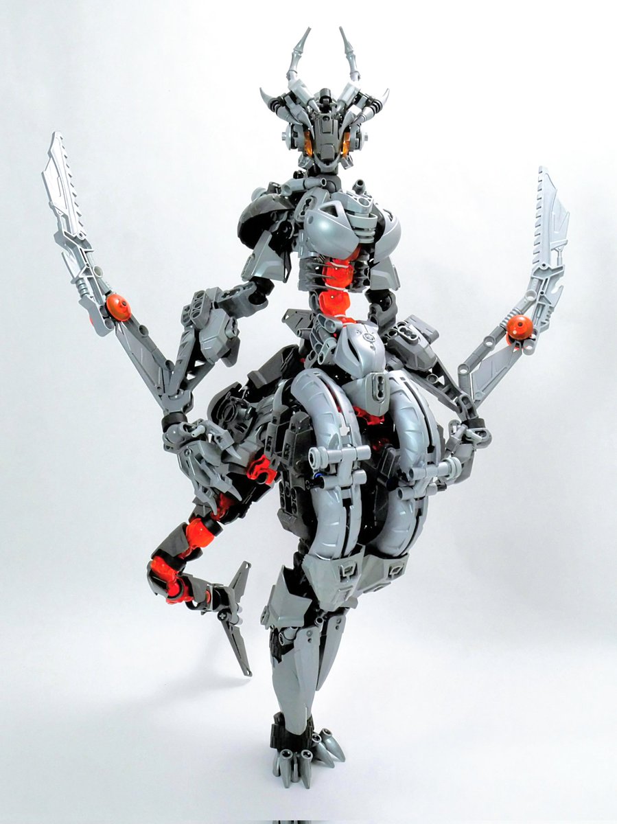 新入りの子です

鬼鮭系メイデンロイド
流れに抗い遡上する力強さと凛々しさで、侍のような力強い魂を感じさせる子です
前面の銀と背のガンメタ、その隙間から見える「身」の色により、いくらを含んだ鮭の要素がギュッと詰まったカラーリングも魅力

鬼の鮭、つまり
デーモンのサーモン
だったりします