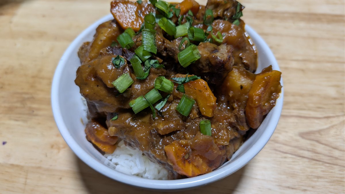 Falconeio's tweet photo. Fall off the bone tender, oxtail stew with carrots and potatoes on a bed of Japanese rice. https://t.co/jli7beMEG6
