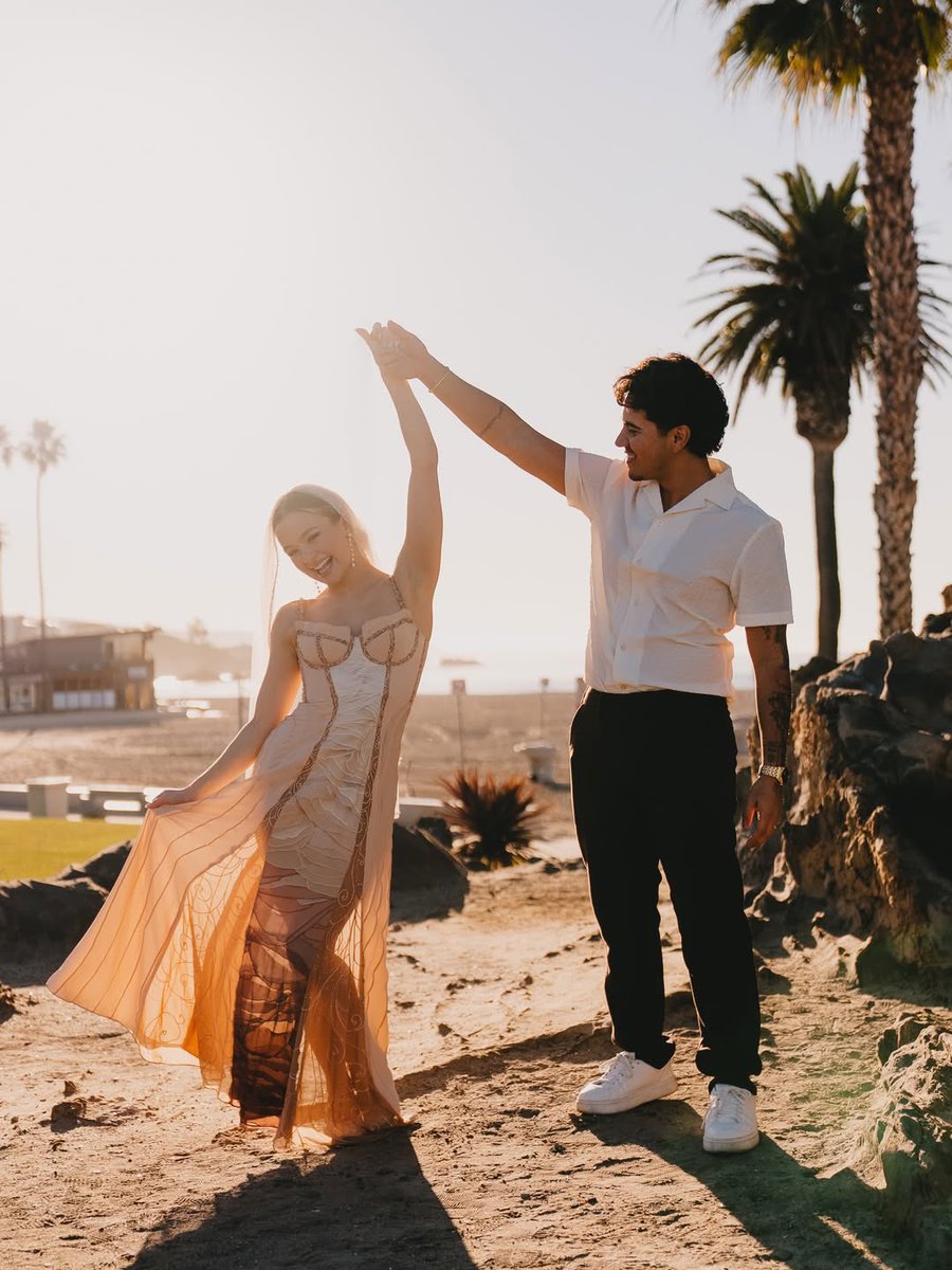 NUnitedStream's tweet photo. 🥹 Hoje (27) Sofya Plotnikova se casou com David Prado em uma cerimônia intimista em Los Angeles! 👰🏼‍♀️💍 https://t.co/tmo5gnmyfI
