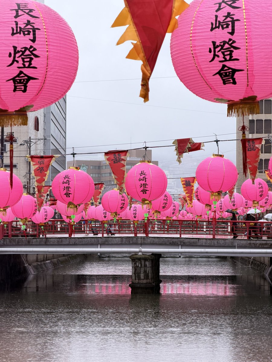 これ昨日雨の長崎新地中華街にかかるピンクランタンです #長崎ランタン