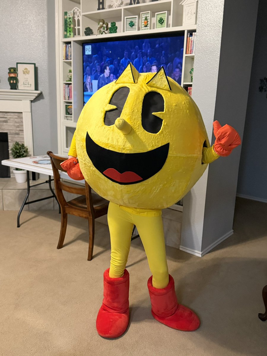 ModifiedPacMan's tweet photo. Did someone say cake?
My Pac-Man cosplay is complete💛
I’m so proud of my baby https://t.co/rWkRRYPRDv