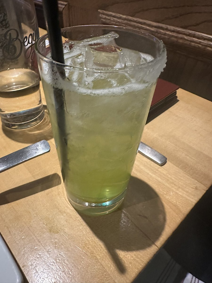 Family took me out for dinner for my birthday~!

Some delicious foods and cocktails, they even treated us to shots on the house after the bill (we didn’t tell them it’s my birthday either)!

An amazing time out, thank you everyone for the birthday wishes as well 🥰💚