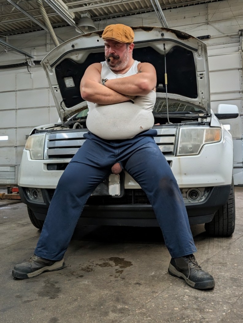 Is it that obvious I split my pants? Need to remember underwear. #chub #chubby #bear #StDonCeup