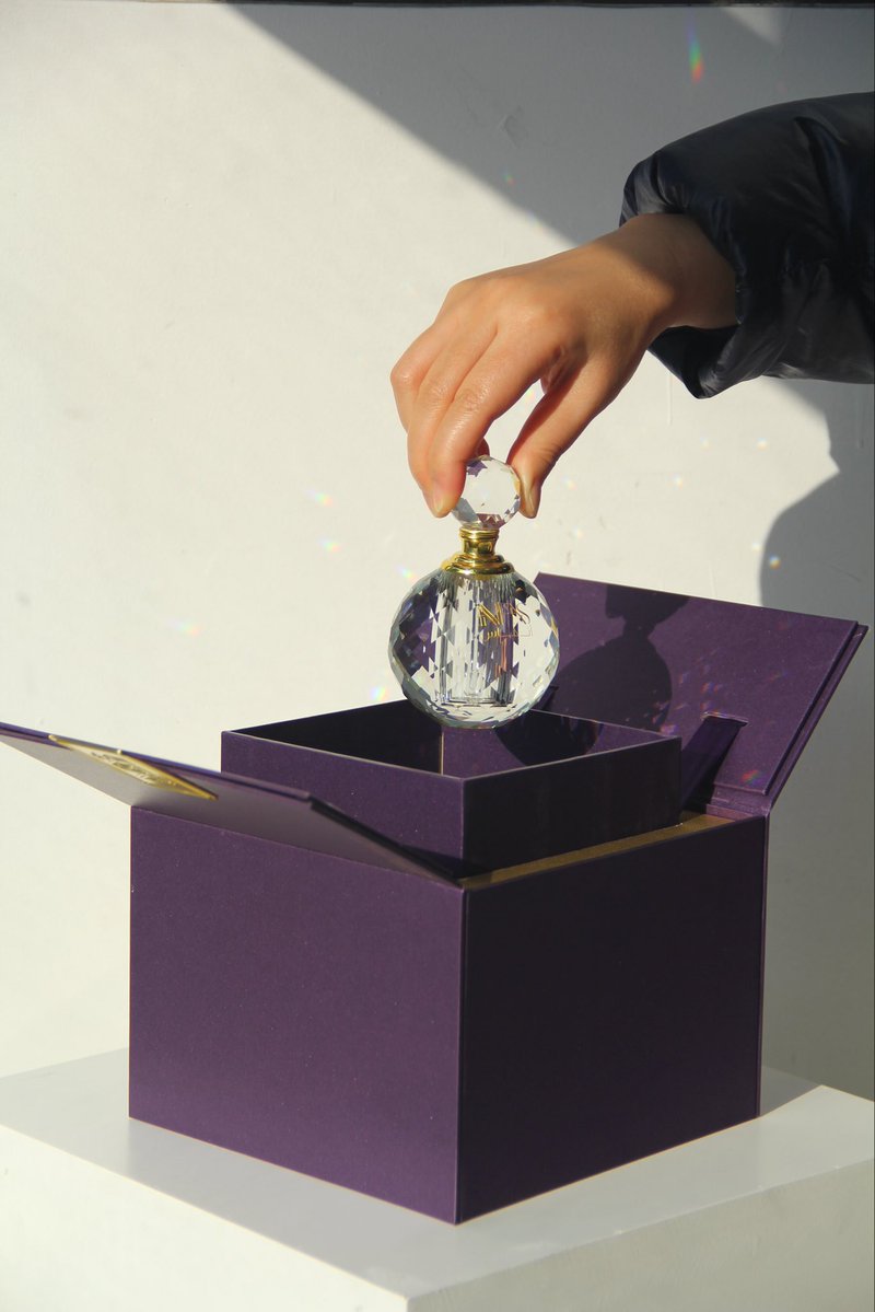 PaperhouseLihe's tweet image. 🖱 paperhouse.cn📩 sales@paperhouse.cnWhatsApp:+0086 13968069257 We can customize  all  kinds of paper box!🥰 If you want to customize your beautiful gift box, please feel free to contact me! packagingdesign #paperboxes #paperbox #packaging #exquisitebox #perfume