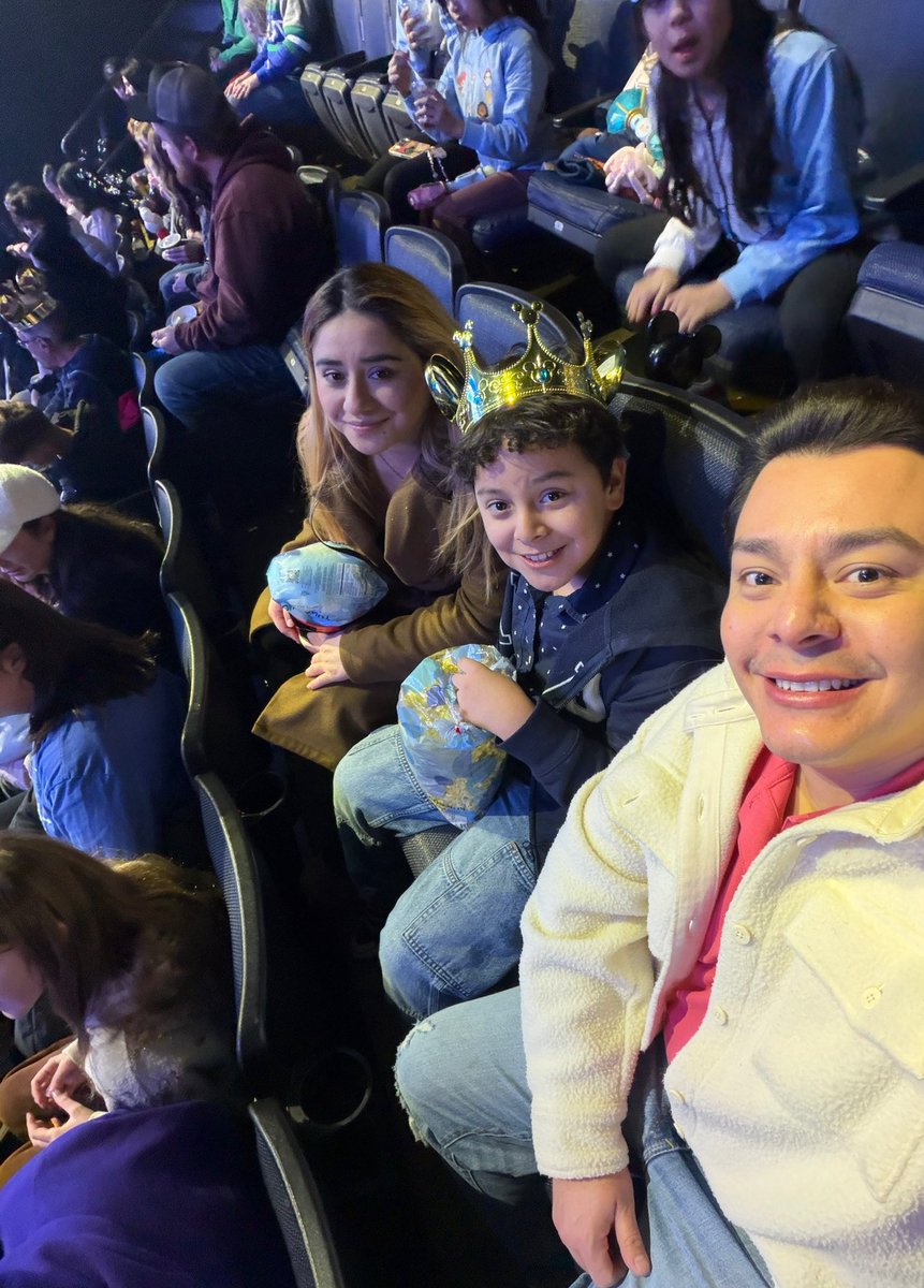 HuGoGarciia's tweet photo. #DisneyOnIce #Minneapolis https://t.co/QYkzNar8Lv