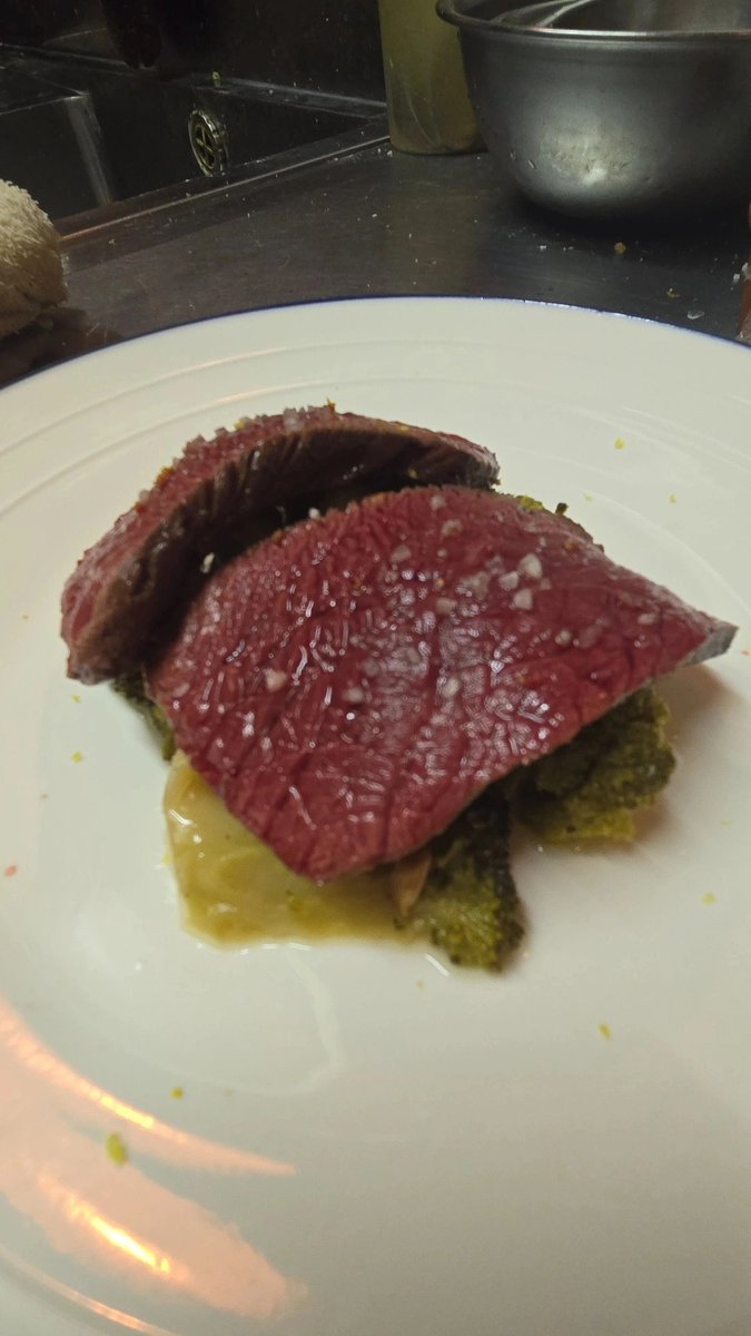 今シーズンもそそろそろ終わりよ！
マタギさん直送南伊豆の鹿‼️
肉好き？

#ジビエ