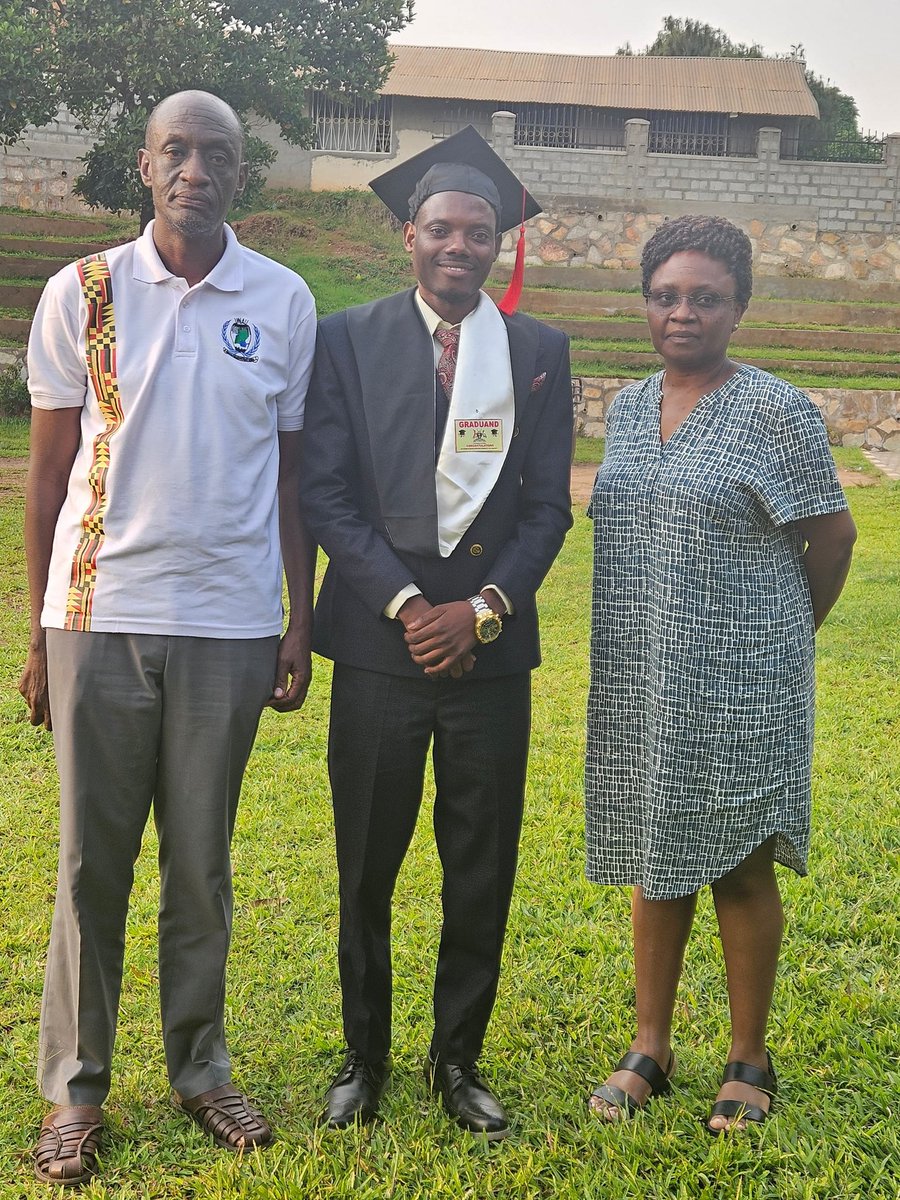 arindapraise26's tweet photo. Currently graduated from Makerere University with Bachelor's degree in Business Administration.thank you Lord 🙏 https://t.co/n3WW8SYsSm