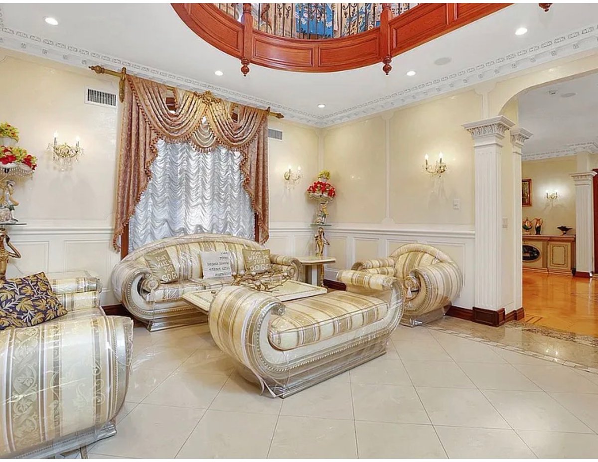 TopUNGeneral1's tweet photo. ******For Rent*******

Aberdeen Rd Jamaica Estates, NY 11432

4 Beds &amp; 5 Baths

Asking Price: Upon Request 

#LuxuryLiving
#NewListing
#DreamHome https://t.co/YNiTdtu8EY