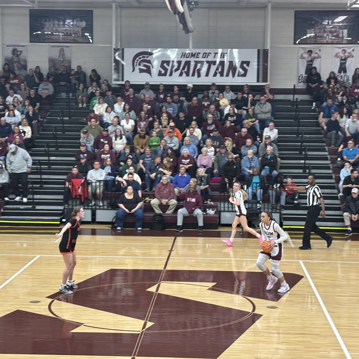 DRSuetterlein's tweet photo. 4D Champions! Salem trailed 24-20 at halftime and then went all out in the second half for a Salem 53-35 statement win heading into the State Tournament! 

The Suetterlein girls both wear #4 “like Gabby” and are super appreciative of Mr Crawley getting them a special shirt! https://t.co/PZ0WQUzySL