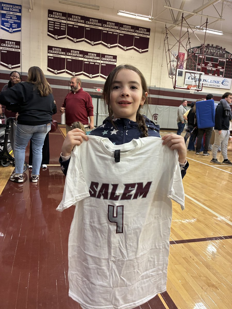 DRSuetterlein's tweet photo. 4D Champions! Salem trailed 24-20 at halftime and then went all out in the second half for a Salem 53-35 statement win heading into the State Tournament! 

The Suetterlein girls both wear #4 “like Gabby” and are super appreciative of Mr Crawley getting them a special shirt! https://t.co/PZ0WQUzySL