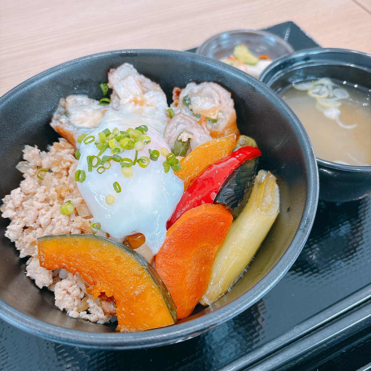 【推し丼グランプリ 本日最終日】
１ヶ月にわたる戦いが、本日幕を閉じます。。
みなさんの推し丼は決まりましたか？？
推し丼は食べられましたか？？
たみっとの「盛りもり丼」は、啄木亭にて提供中。無くなり次第終了となりますので、お早めに！
#道の駅　#いわて　#推し丼グランプリ