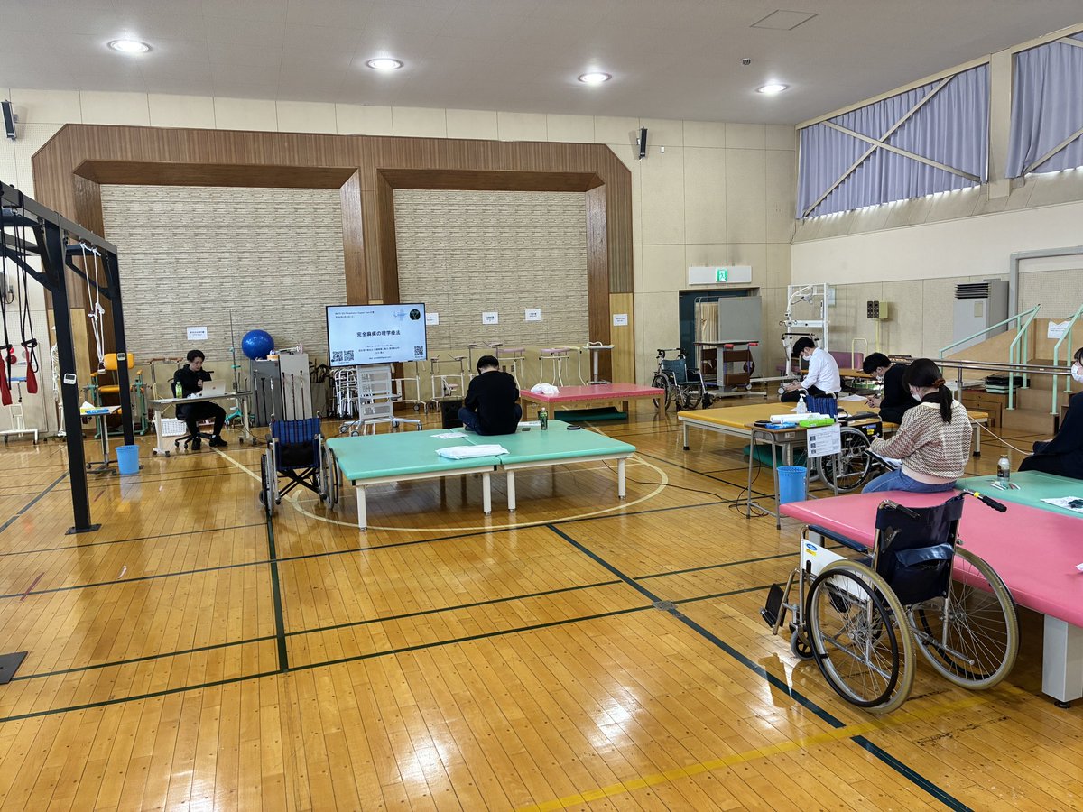 IwateSCIReST's tweet photo. ②完全麻痺の理学療法始まりました❗️

休憩時間が少なく、参加されている先生方申し訳ございません🙇‍♂️ https://t.co/qg5YPzbLZQ