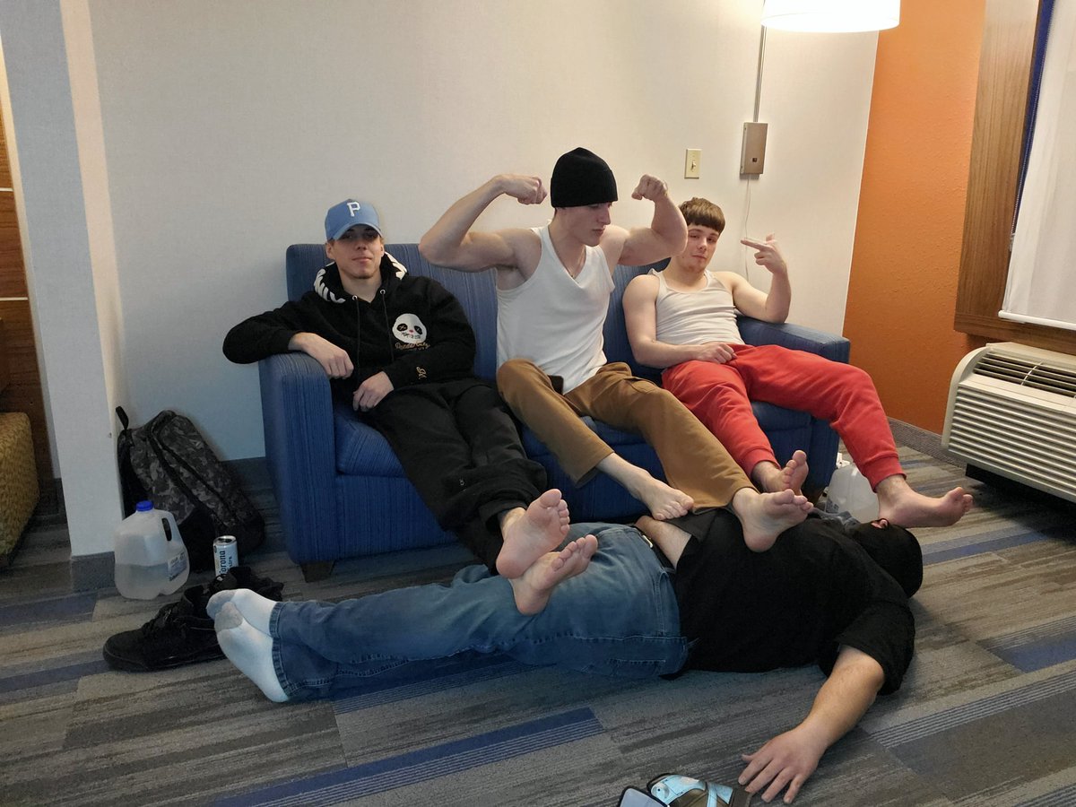 fslave68's tweet photo. Had a great meet-up with @AlphaGodBrad @MasterDiego_ @masterromio_ These guys are true alphas. Book a meet up with them and you sure as hell won't be disappointed! Message them for content!! https://t.co/fGTsbo47Vs