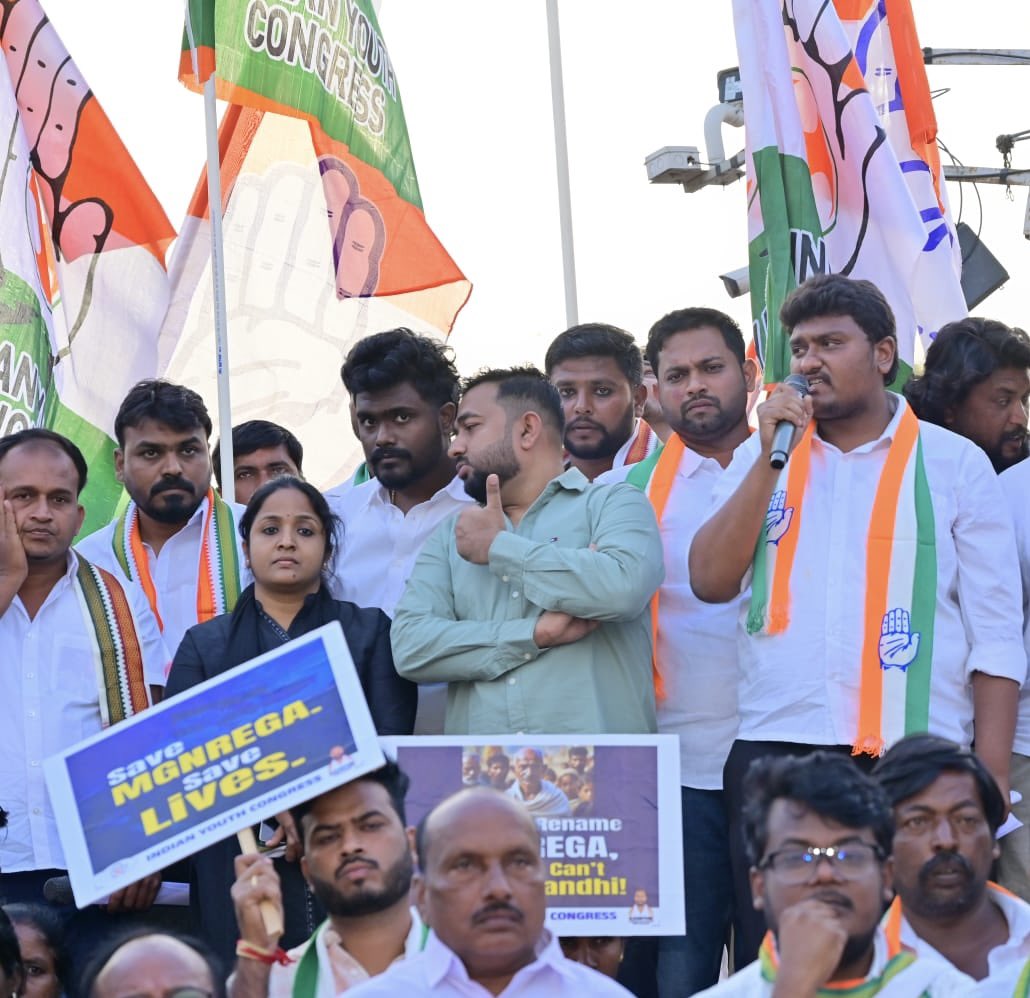 binish_iyc's tweet photo. People’s March. People’s Demand.

Save MGNREGA.

📍#Krishnagiri

#WalkforRights
#protectmgnrega
#SaveMGNREGA https://t.co/8VnZRUJbdf