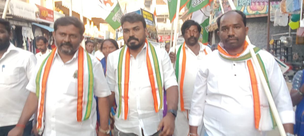 binish_iyc's tweet photo. People’s March. People’s Demand.

Save MGNREGA.

📍#Krishnagiri

#WalkforRights
#protectmgnrega
#SaveMGNREGA https://t.co/8VnZRUJbdf