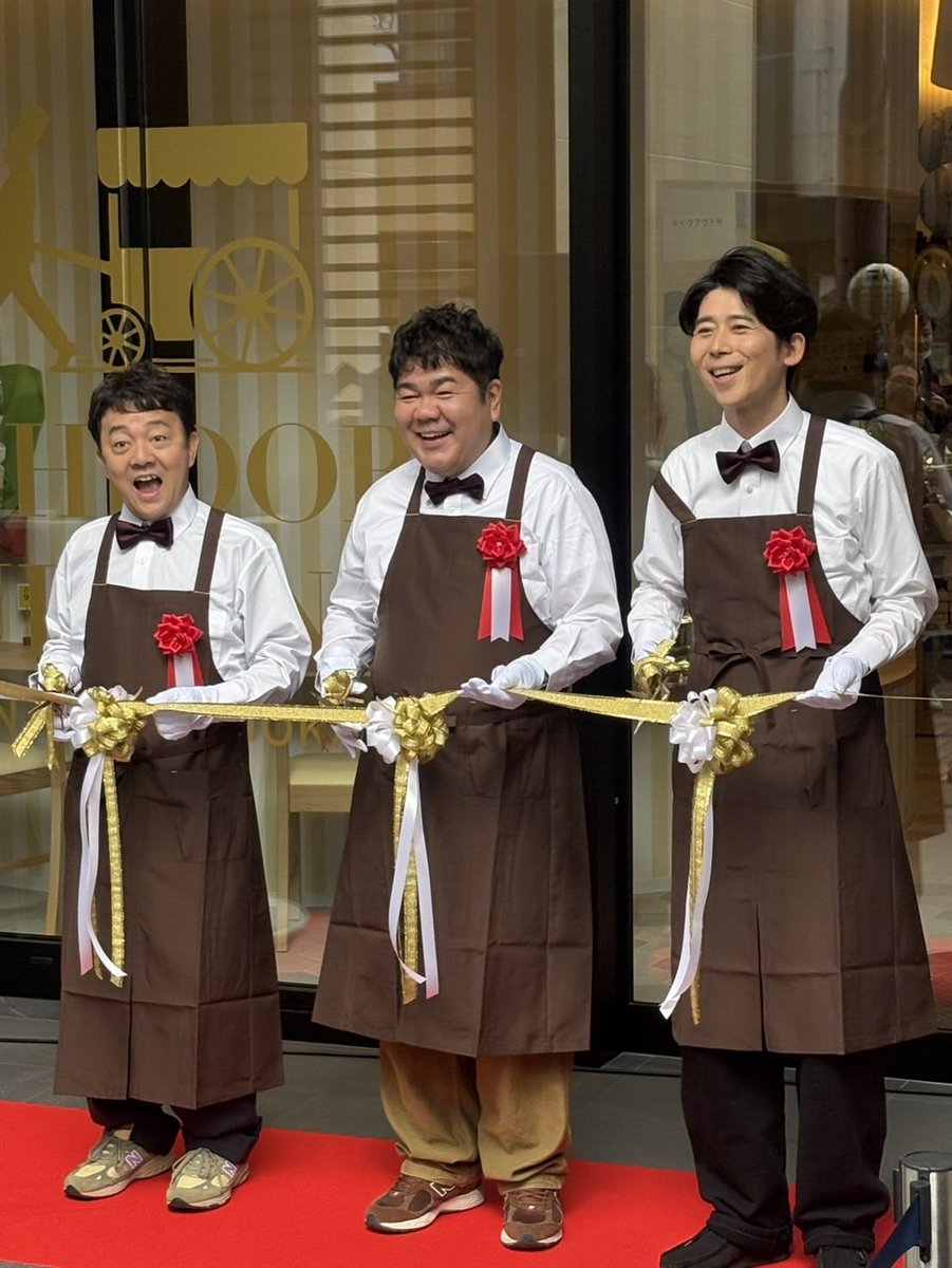 西通りプリン大名本店グランドオープンしましたよ‼️
ゴリけん店長は
今日１４時〜１５時
１６時〜１７時まで
店内にいてご購入していただいた
お客様コチラのカップの中で一緒に写真撮ります‼️
国体道路沿いです
遊びにきてねー‼️‼️‼️
#西通りプリン