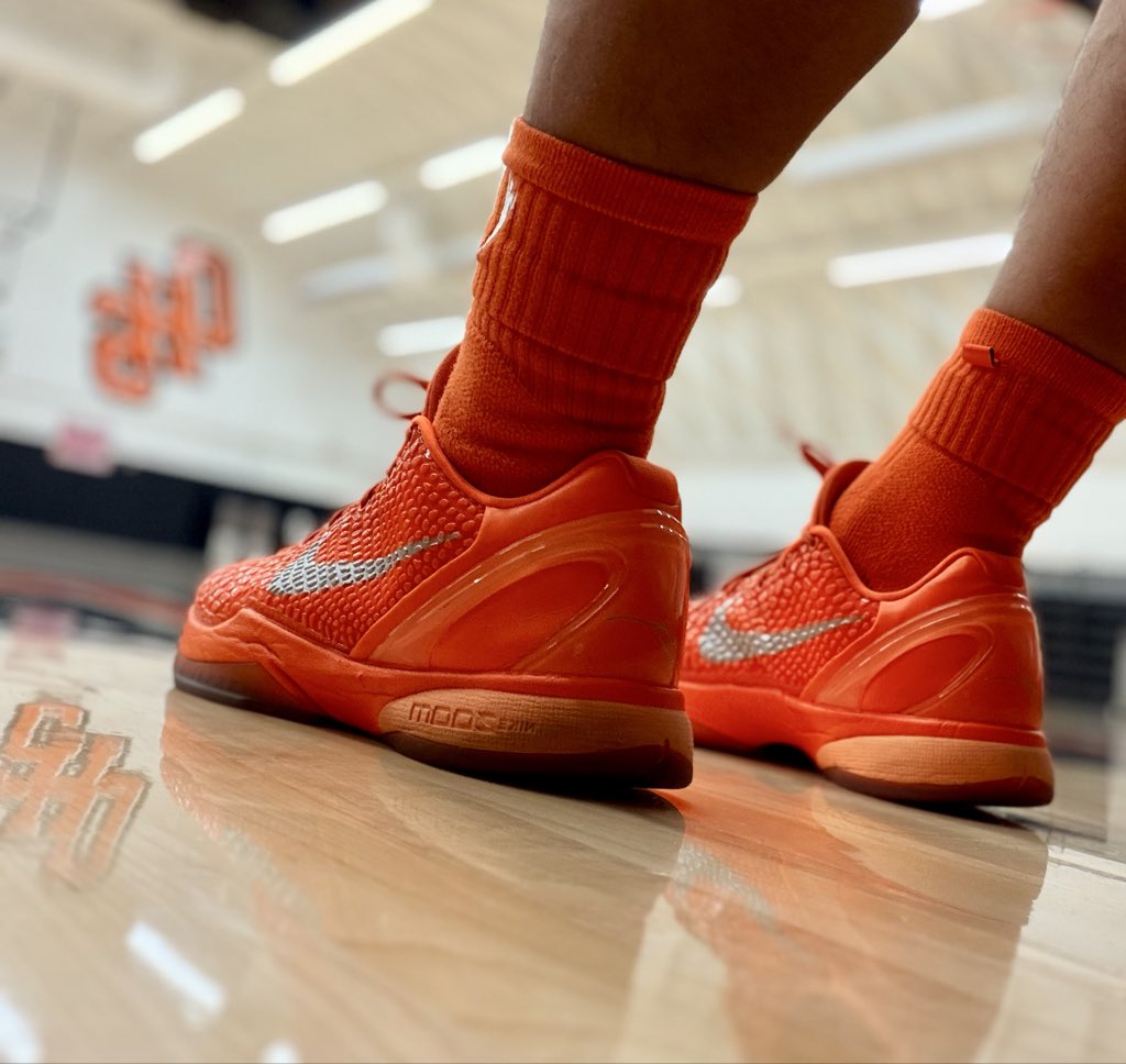 kb8thekid's tweet photo. Back to grind! The ohs girls took the L today but still super proud of my daughter and what they accomplished. On to state finals now. 🙏🏾 #zk6 #wnba #ohs #orange #kobe #hoopshow #grinddontstop https://t.co/xGtsMX0KcE