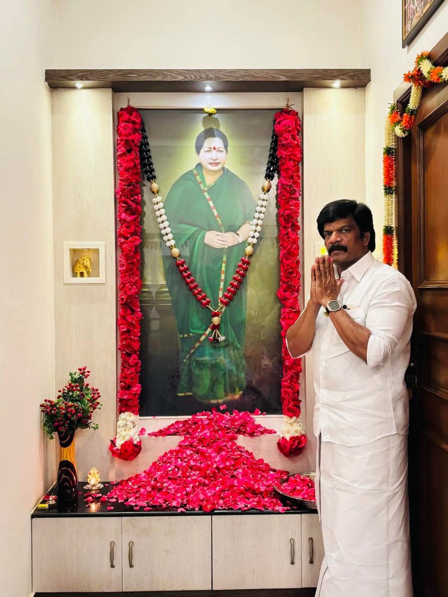 VAIRAMktr's tweet photo. *#Breaking News*

*ஓபிஎஸ் தீவிர ஆதரவாளரான கொளத்தூர்* *கிருஷ்ணமூர்த்தி*

*இன்று காலை 10 மணிக்கு*

*எடப்பாடியார் தலைமையேற்று...*

*கொளத்தூர் கிருஷ்ணமூர்த்தி மீண்டும் அதிமுகவில் இணைகிறார் ?*

*Welcome*

🙏🙏🙏🌱✌️✌️✌️✌️✌️✌️ https://t.co/KcNUythhQl