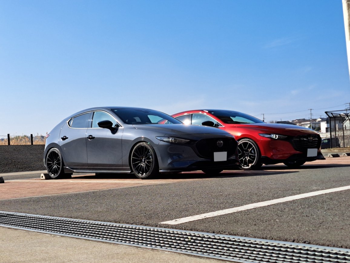 TTO241's tweet photo. ポリメタなお友達と朝🌄イチでプチOFF🤗
#MAZDA3FB #MAZDA3FASTBACK
#Polymetalgraymetallic #Soulredcrystalmetallic
#withMazda https://t.co/BUtbglYOBr