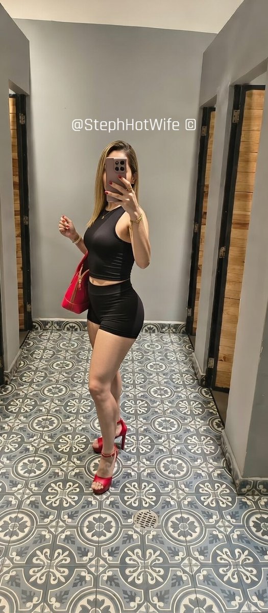 StephHotWife's tweet photo. Con mi marido, terminando de comer, unos drinks  y este outfit... 😈

¿Quién dice que la noche tiene que acabar aquí? 🍸🔥

#HotWife #DateNight #SexyWife #Cuckold https://t.co/CaumjjegRg