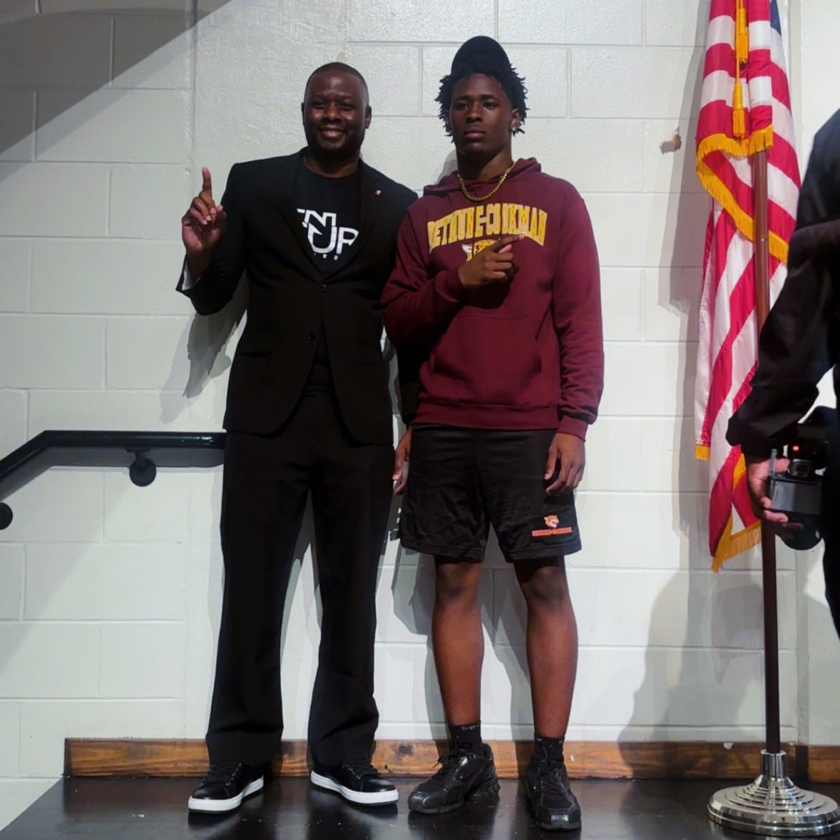 purvisadamsonjr's tweet photo. #HailWildcats @Bloodhounds_AHS Signing Ceremony with @BCUGridiron #DarionJiles @DarionJiles07 
So proud of him! 

#FloridaClassic 
#AuburndaleBloodhoundsFootball
#AuburndaleFootball https://t.co/lHZBLnTeqk