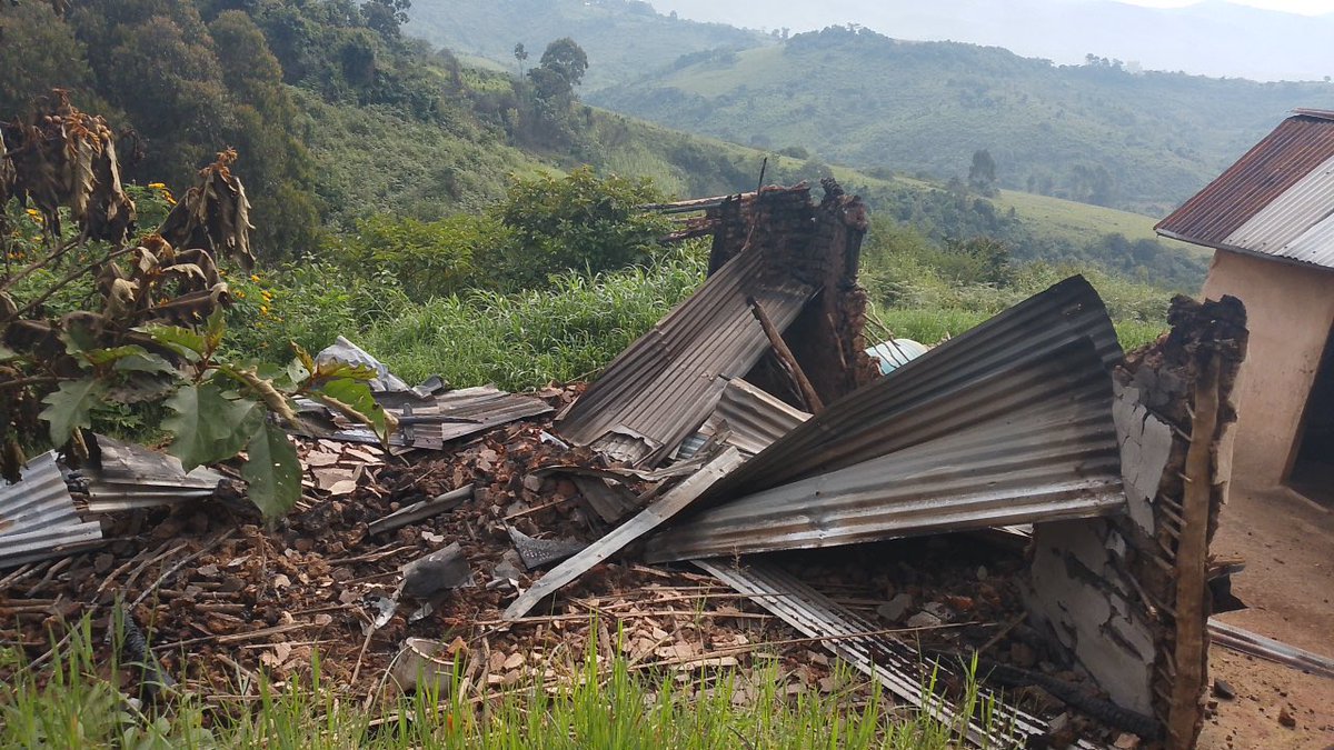 jbserugo's tweet photo. #Kalingi, l’un des villages entourant #Minembwe, ravagé par l’horreur! Les habitants #Banyamulenge, ayant fui les assauts impitoyables des drones des FARDC et de leurs alliés burundais, tanzaniens, FDLR et Wazalendo contre #Minembwe Centre, reviennent pour découvrir un cauchemar: maisons réduites en cendres, greniers incendiés dans une barbarie calculée pour les déraciner ! “Chassez-les, brûlez tout pour qu’ils ne reviennent jamais sur leurs terres ancestrales !” Voilà un village en ruines, et d’autres localités tremblent encore sous la menace de cette coalition du mal, avec le même modus operandi de destruction totale, dans un silence complice assourdissant de la communauté internationale!

Et pendant ce temps, le cynisme abject de @PatrickMuyaya, qui se pavane en photos avec une poignée de #Banyamulenge de la diaspora, grassement payés à la solde du gouvernement pour maquiller l’horreur, voiler la vérité des hauts plateaux ensanglantés et faire croire à une paix factice, une mascarade écœurante qui ne trompe que les aveugles volontaires! 
@UN_HRC @UNOSAPG @unjhro @mariamalagardis @HeritierBarak @hrw