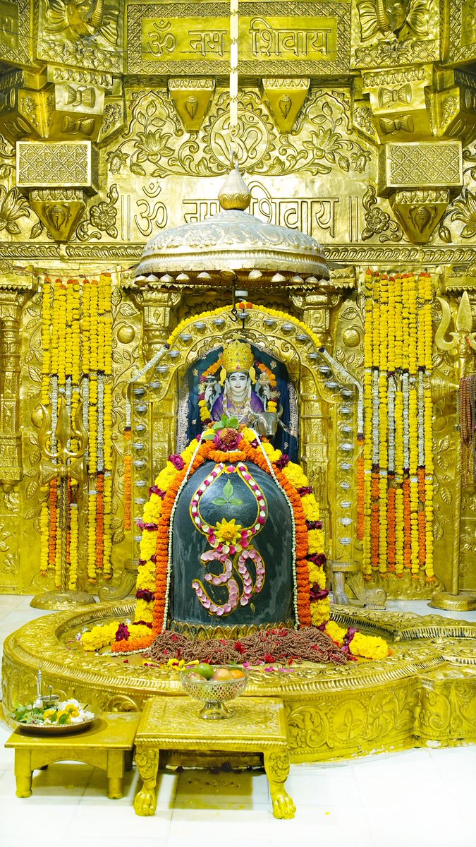 श्री सोमनाथ महादेव मंदिर,
प्रथम ज्योतिर्लिंग - गुजरात (सौराष्ट्र)
दिनांक: 28 फरवरी 2026, फाल्गुन शुक्ल द्वादशी - शनिवार
प्रातः श्रृंगार
02267935
#somnath #mahadev #shivji
#bhakti #somnathlivedarshan #somnathtemple