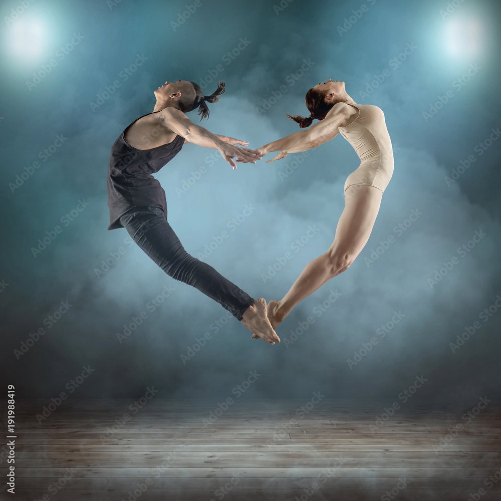 my pose for 2hollis meet and greet ❤️