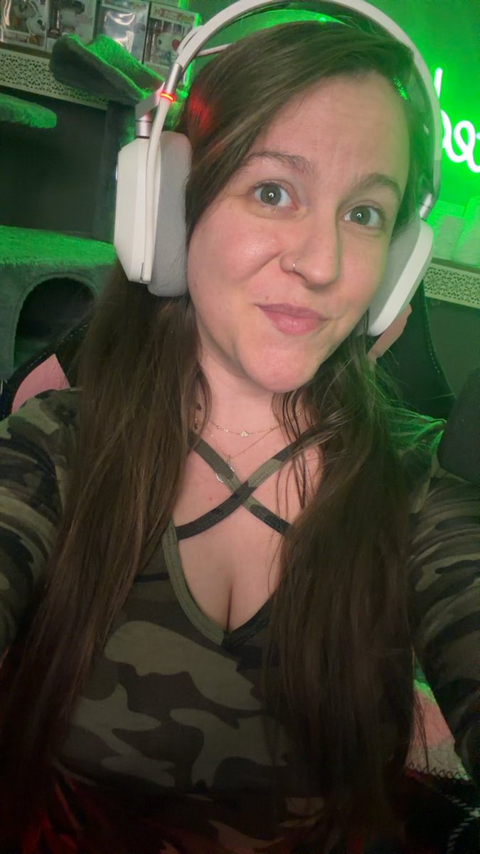 HEY GUYS!!  🍑 

WE ARE LIVE ON TWITCH!!

With #ArcRaiders 🖤 

twitch.tv/MamaTwistedttv

Come hang out with us!
     #streamer #twitch 👀