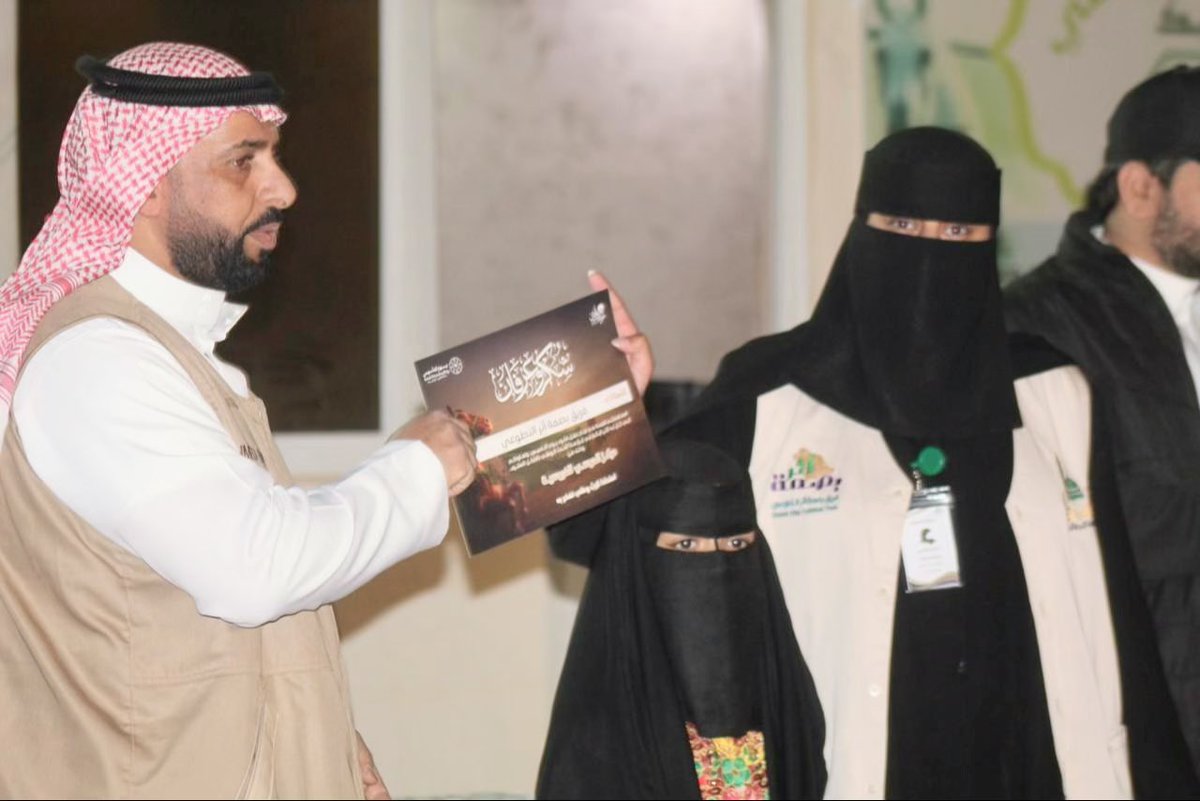 BasmatAthar2025's tweet photo. مشاركة فريق بصمة أثر التطوعي في تنظيم احتفال يوم التأسيس في مركز واكاديمية الحوسي للفروسية .

#يوم_التأسيس_السعودي https://t.co/W7vtFxYQ7I