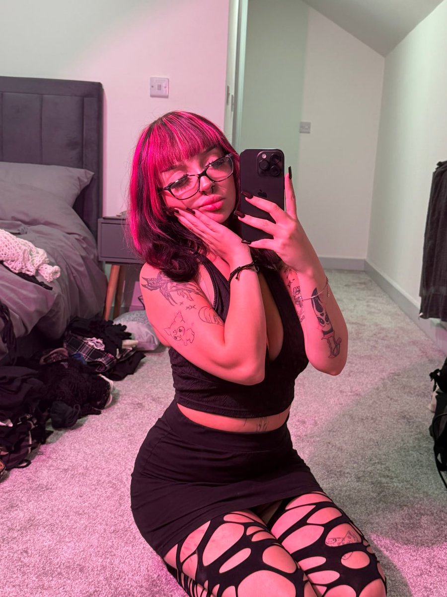 biniAlicee20's tweet photo. men will ruin ur life and then send u an ig reel https://t.co/IdNGmyhoIK