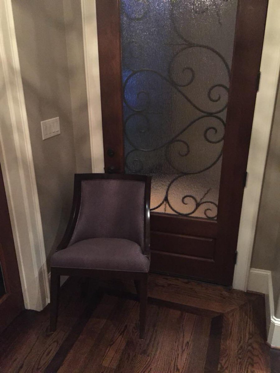 AnthonyBetss's tweet photo. @JEluemunor
I don’t agree with your interior design but I’m here for it…… I will not let you out until it’s signed brotha.
#SIGNTHEDOTTEDLINE
#BringJEBackToNY https://t.co/334dzoz8nv