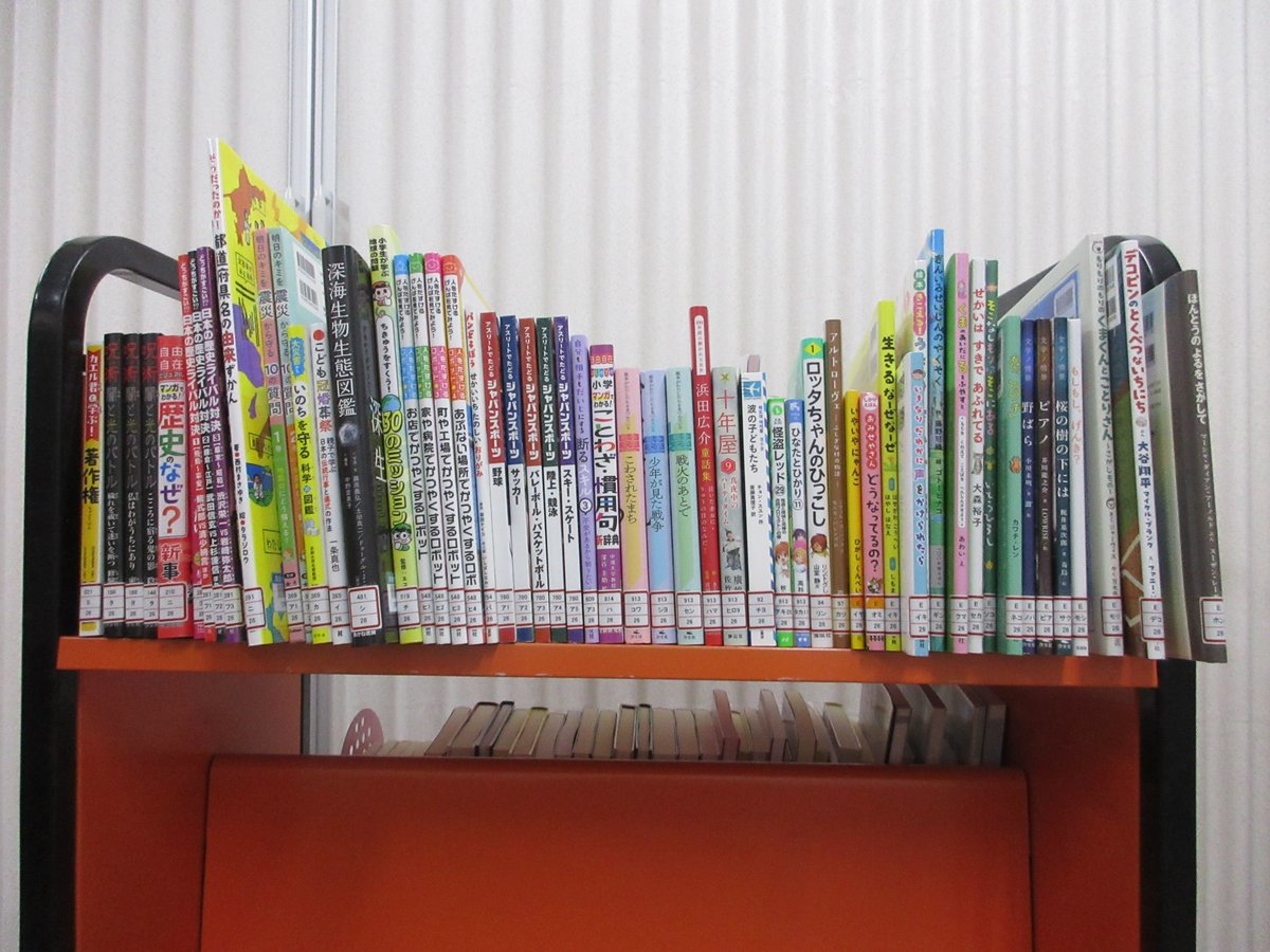 『「リベラル」ではない人のための憲法のお話』堀 新∥著
憲法の話題に関心があるけれど、法学の予備知識がない人へ。「憲法はどのように使う道具なのか」を知り、この道具を大切に使い続けるか、作り変えるのか、と考えが深まる本。各章のタイトルも面白い！ #新着本 #kiyosu_lib #新着本 #kiyosu_lib