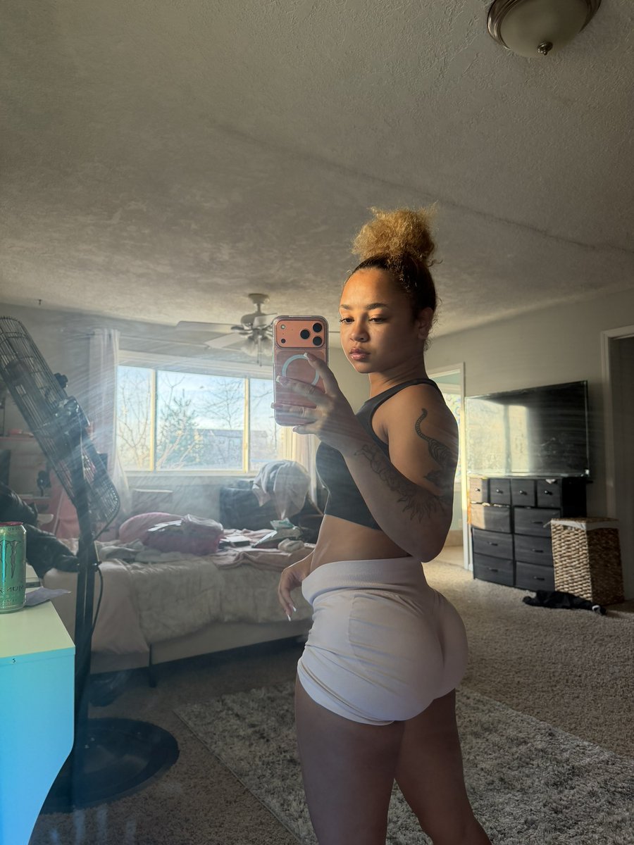 BritBrat 🦂 tweet media